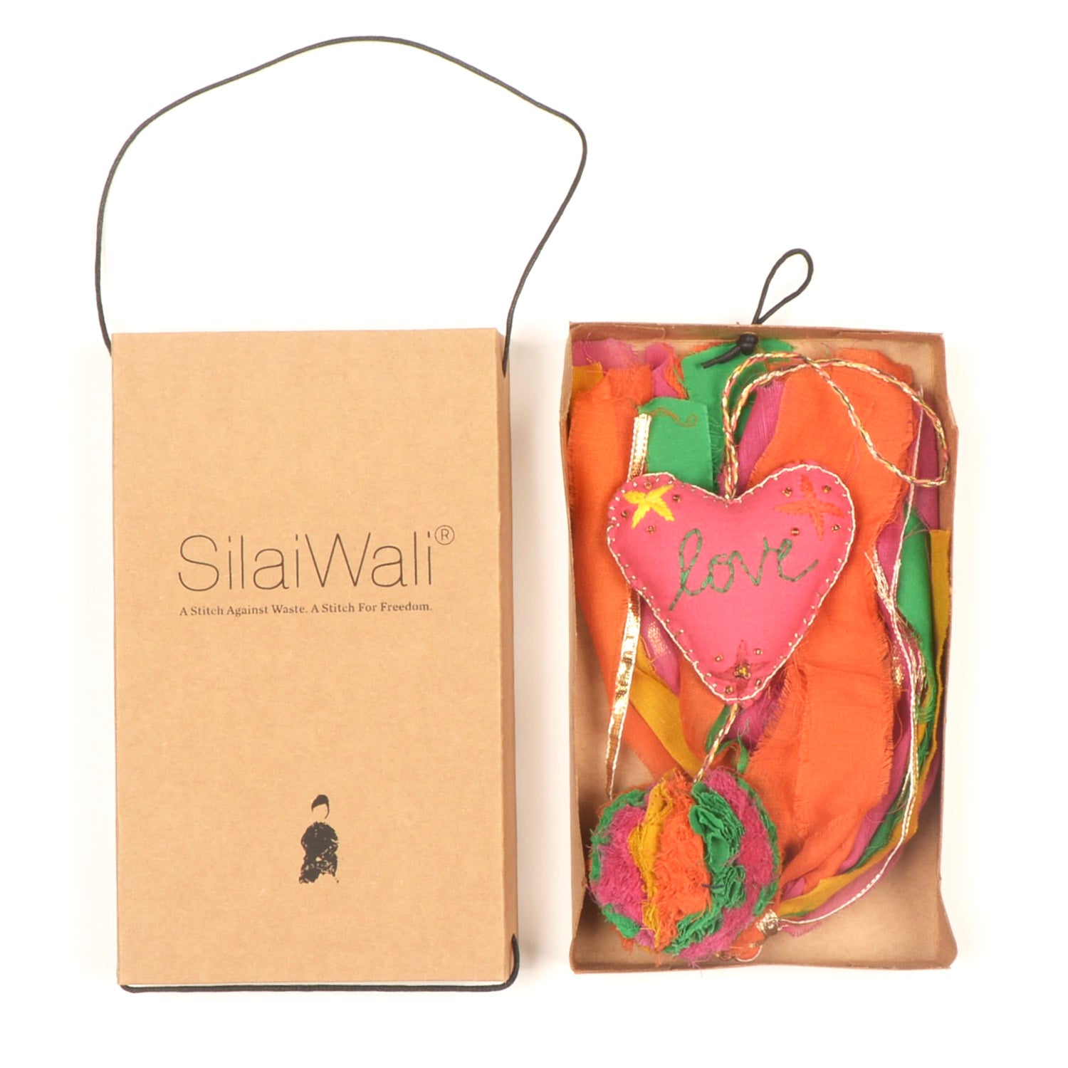 Amara — Festival Hanging